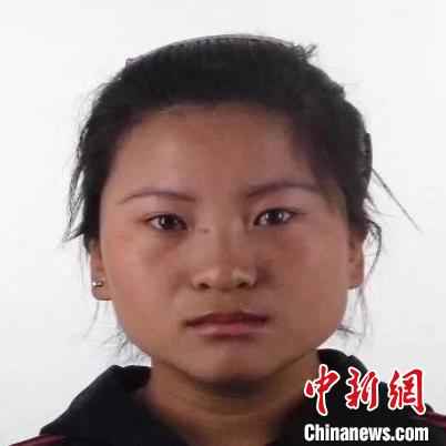 嫌疑人陈晓霞。晋中市公安局供图  山西两名重大刑事案件嫌疑人带三岁男童逃匿 警方悬赏缉拿