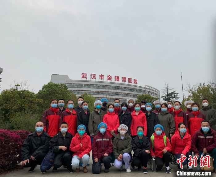 江苏医疗队进驻武汉金银潭医院。江苏省人民医院供图  “剑指”武汉金银潭 江苏白衣战士“会师”进驻“风暴中心”